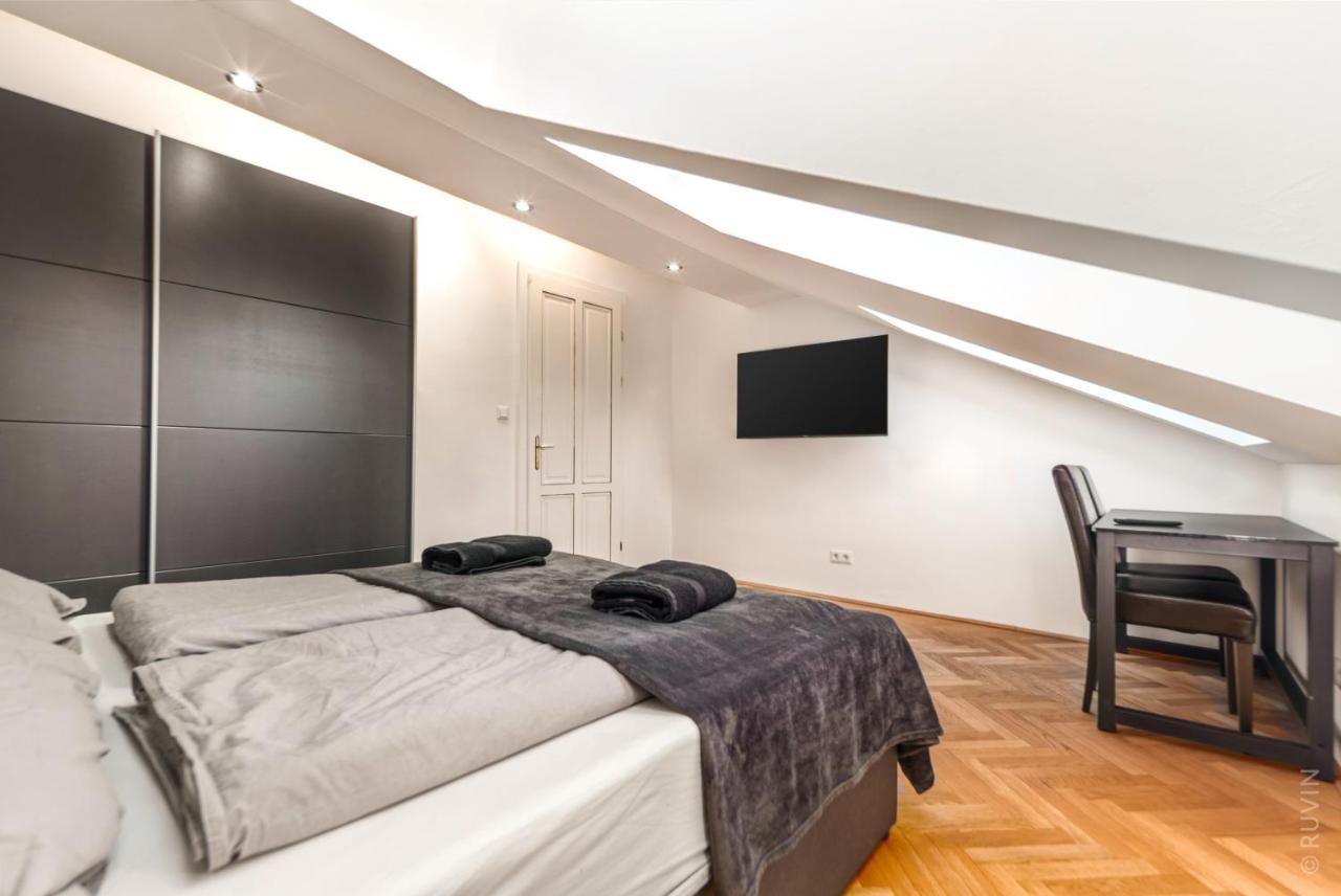 3 Bedroom Penthouse Ideal For Large Groups, 112 Appartement Vienne